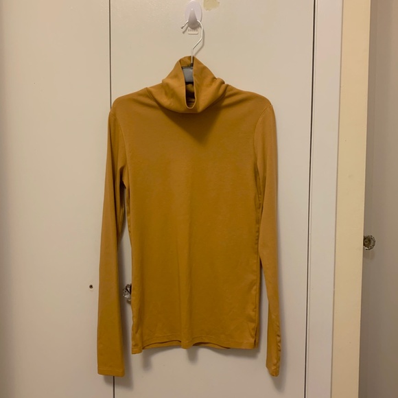 uniqlo cotton turtleneck